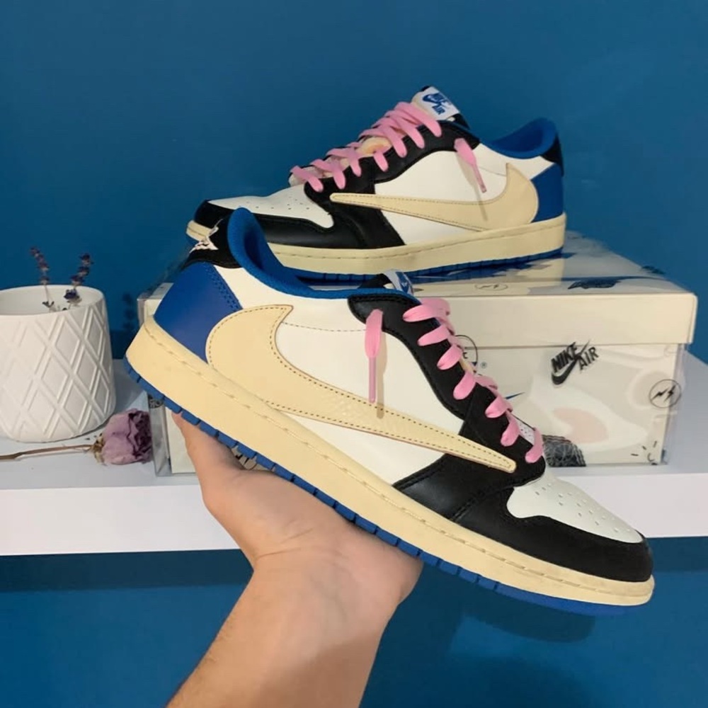 Travis Scott X fragment Jordan 1 low